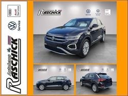 Deep black perleffekt (schwarz) Gebraucht 2024 VW T-Roc Style SUV | 28.890 € (Guter Preis)