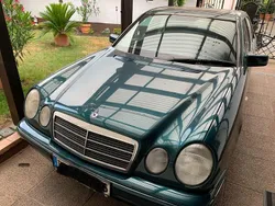 Grün Gebraucht 1996 Mercedes E200 Elegance Limousine | 4.750 € (Teuer)