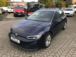 Blau Gebraucht 2021 VW Golf VIII Life Limousine | 12.999 €