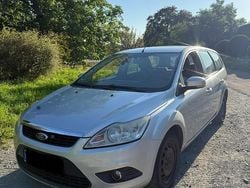 Silber Gebraucht 2009 Ford Focus Kombi | 2.700 € (Fairer Preis)