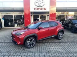 Karminarot metallic Gebraucht 2023 Toyota Yaris Hybrid Elegant | 26.789 € (Fairer Preis)
