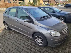 Grau Gebraucht 2005 Mercedes B150 Van / Kleinbus | 5.500 € (Teuer)