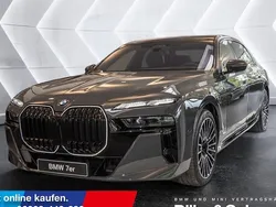 Grau Gebraucht 2025 BMW 740 Limousine | 138.990 €