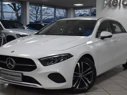 Polarweiss Gebraucht 2023 Mercedes A220 Limousine | 28.200 €
