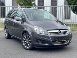 Grau Gebraucht 2011 Opel Zafira Design Edition Van / Kleinbus | 4.999 € (Fairer Preis)