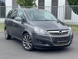 Grau Gebraucht 2011 Opel Zafira Design Edition Van / Kleinbus | 5.350 € (Fairer Preis)
