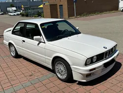 Weiß Gebraucht 1990 BMW 325 Limousine | 29.999 €