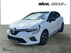 Weiß Gebraucht 2022 Renault Clio V Evolution Limousine | 12.390 € (Fairer Preis)