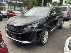 Schwarz Gebraucht 2024 Peugeot 5008 Allure Van / Kleinbus | 27.870 € (Fairer Preis)