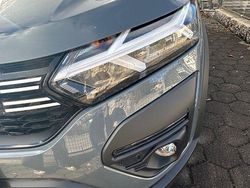 Grau Gebraucht 2023 Dacia Jogger Extreme Van / Kleinbus | 18.250 € (Fairer Preis)