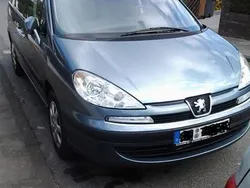 Grau Gebraucht 2006 Peugeot 807 Van / Kleinbus | 9.000 €