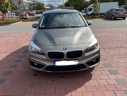 Grau Gebraucht 2015 BMW 218 Sport Line Van / Kleinbus | 10.600 € (Fairer Preis)