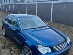 Blau Gebraucht 2006 Mercedes C230 Limousine | 8.900 €