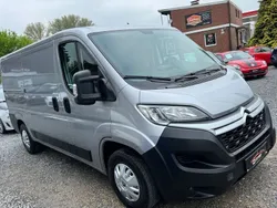 Grau Gebraucht 2021 Citroën Jumper Van / Kleinbus | 14.400 €