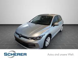 Oyster silver metallic (metallic) Gebraucht 2024 VW Golf VIII Limousine | 22.450 € (Superpreis)