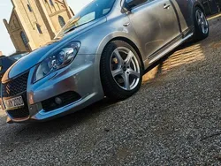 Grau Gebraucht 2012 Suzuki Kizashi Sport Limousine | 10.000 € (Fairer Preis)