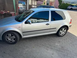 Silber Gebraucht 2002 VW Golf IV Kleinwagen | 1.200 € (Guter Preis)