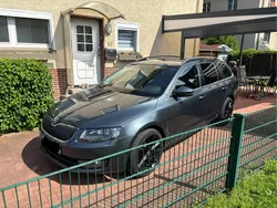 Grau Gebraucht 2015 Skoda Octavia Kombi | 11.990 € (Fairer Preis)