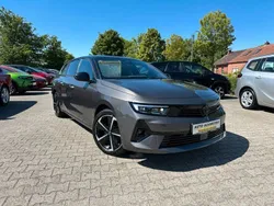 Grau/typ aussenverkleidung met Gebraucht 2024 Opel Astra GS Line Kombi | 28.750 € (Fairer Preis)