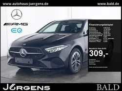 Schwarz kosmosschwarz metallic Gebraucht 2024 Mercedes A250 Progressive Limousine | 32.880 € (Fairer Preis)