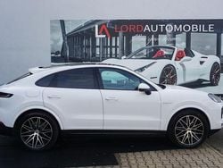 Weiß Gebraucht 2024 Porsche Cayenne E-Hybrid Coupe Coupé | 89.999 €