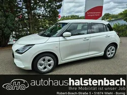 Pure white pearl metallic Neu 2025 Suzuki Swift Comfort Limousine | 19.890 €