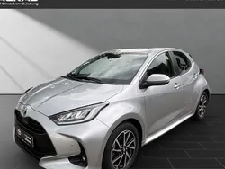 Silber Gebraucht 2022 Toyota Yaris Hybrid Limousine | 21.950 € (Teuer)