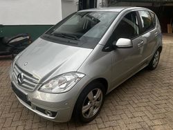 Silber Gebraucht 2010 Mercedes A180 Kleinwagen | 2.950 € (Guter Preis)