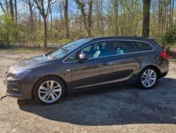 Grau Gebraucht 2014 Opel Astra Kombi | 7.775 € (Teuer)