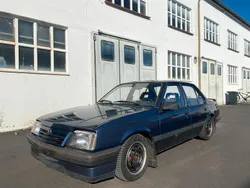 Blau Gebraucht 1987 Opel Ascona Limousine | 1.800 €