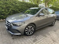 Grau Gebraucht 2019 Mercedes B180 Style Van / Kleinbus | 15.950 € (Fairer Preis)