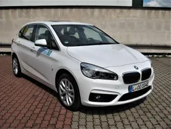Weiß Gebraucht 2016 BMW 225 Active Tourer Advantage Van / Kleinbus | 12.799 € (Fairer Preis)