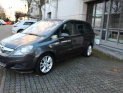 Grau Gebraucht 2009 Opel Zafira Innovation Van / Kleinbus | 5.450 € (Teuer)