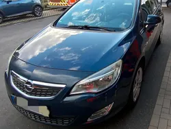 Blau Gebraucht 2011 Opel Astra Kombi | 2.000 €