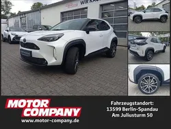 Platinumweiss perleffekt Gebraucht 2023 Toyota Yaris Hybrid Advance | 32.450 €
