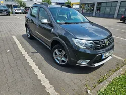 Grau Gebraucht 2017 Dacia Sandero Stepway Kleinwagen | 10.300 € (Fairer Preis)
