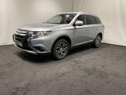 Grau Gebraucht 2016 Mitsubishi Outlander SUV | 14.650 € (Fairer Preis)