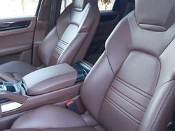 Tiefschwarz metallic Gebraucht 2019 Porsche Cayenne Turbo SUV | 82.700 € (Fairer Preis)