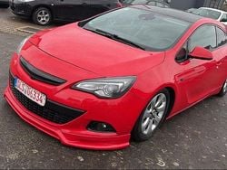 Rot Gebraucht 2011 Opel Astra GTC Coupé | 6.300 € (Etwas zu teuer)
