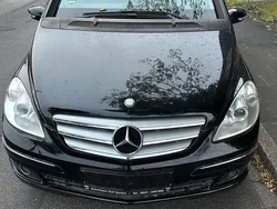 Schwarz Gebraucht 2005 Mercedes B200 Van / Kleinbus | 2.900 € (Fairer Preis)