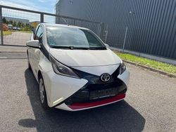 Weiß Gebraucht 2016 Toyota Aygo Kleinwagen | 6.200 € (Fairer Preis)