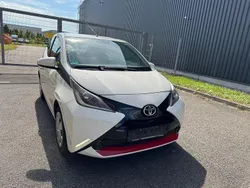 Weiß Gebraucht 2016 Toyota Aygo Kleinwagen | 6.900 € (Fairer Preis)