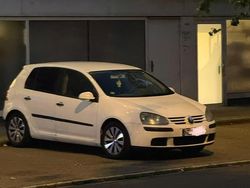 Weiß Gebraucht 2005 VW Golf V Kleinwagen | 3.720 €