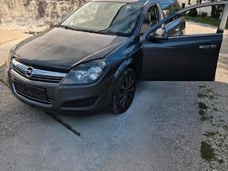 Grau Gebraucht 2010 Opel Astra Kombi | 1.100 € (Guter Preis)