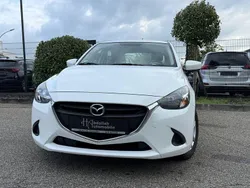 Weiß Gebraucht 2015 Mazda 2 Center-Line Limousine | 8.999 € (Fairer Preis)