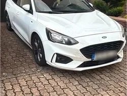 Weiß Gebraucht 2018 Ford Focus ST-Line Limousine | 10.900 € (Fairer Preis)
