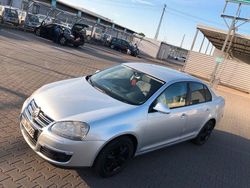 Silber Gebraucht 2006 VW Jetta Comfortline Limousine | 4.499 € (Teuer)