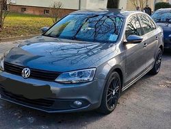 Grau Gebraucht 2011 VW Jetta Limousine | 6.300 € (Etwas zu teuer)
