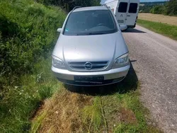 Silber Gebraucht 2005 Opel Zafira Van / Kleinbus | 1.500 €