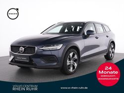 Blau Gebraucht 2023 Volvo V60 CC Plus Kombi | 36.980 € (Guter Preis)